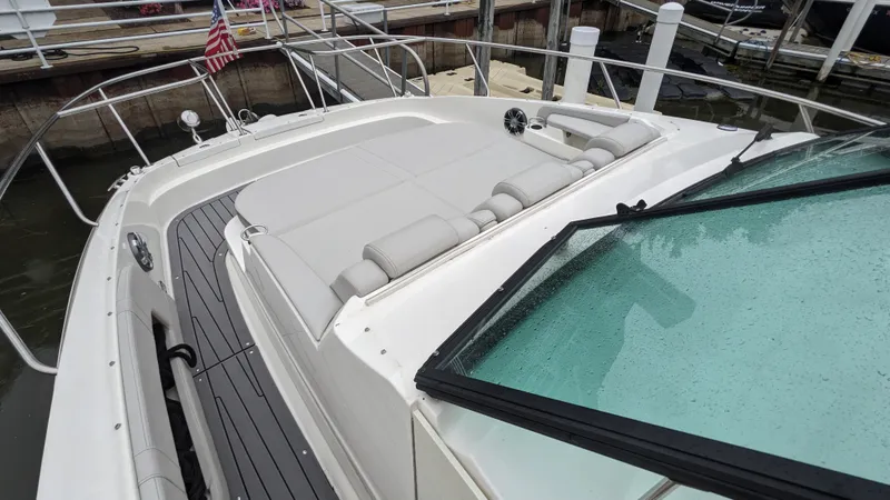 Slide: The Image of Sea Ray 320 SUNDANCER OB 2021 - 12