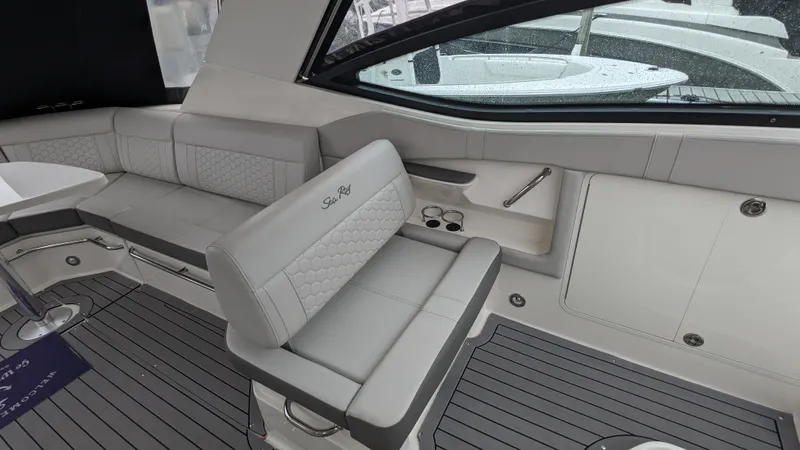 Slide: The Image of Sea Ray 320 SUNDANCER OB 2021 - 8
