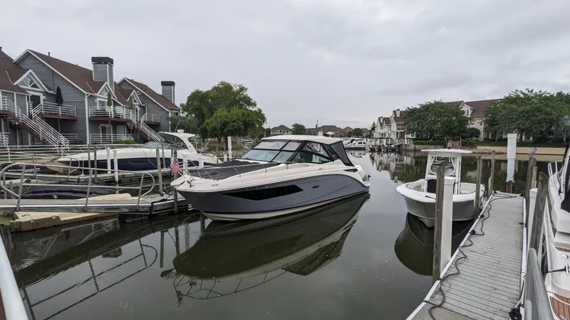 Slide: The Image of Sea Ray 320 SUNDANCER OB 2021 - 31