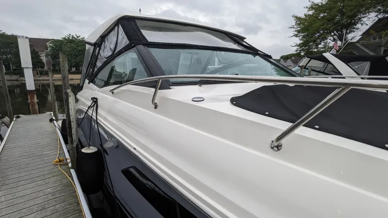 Slide: The Image of Sea Ray 320 SUNDANCER OB 2021 - 3