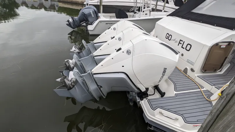 Slide: The Image of Sea Ray 320 SUNDANCER OB 2021 - 29