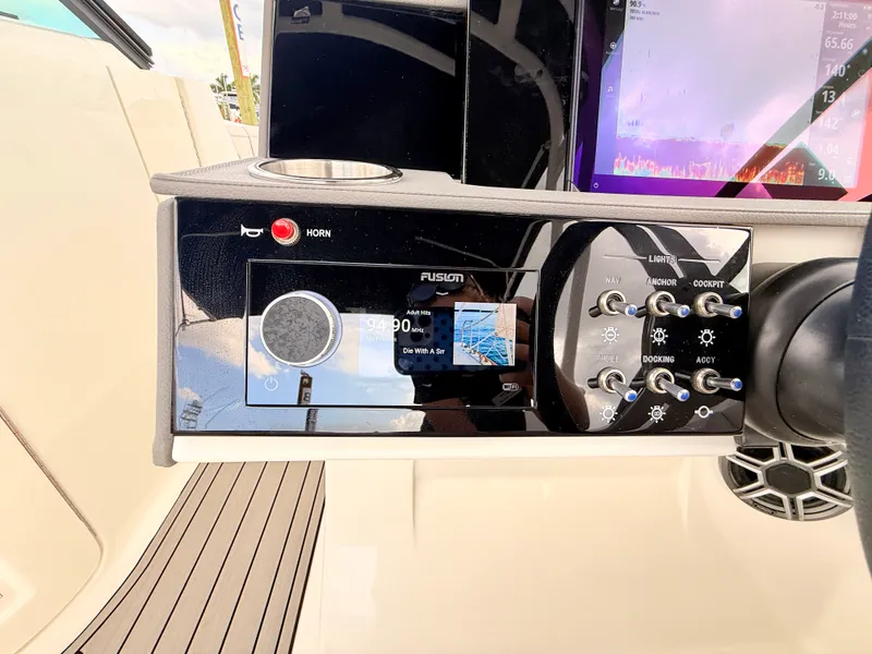 Slide: The Image of Sea Ray SDX 290 Outboard 2027 - 63