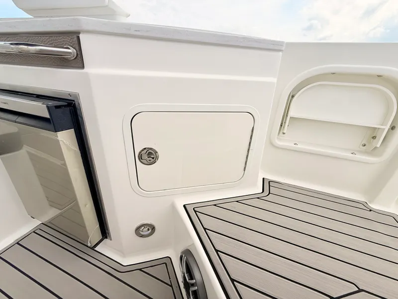 Slide: The Image of Sea Ray SDX 290 Outboard 2027 - 36