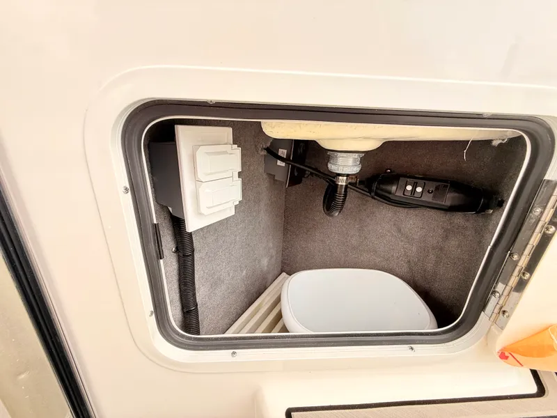 Slide: The Image of Sea Ray SDX 290 Outboard 2027 - 37
