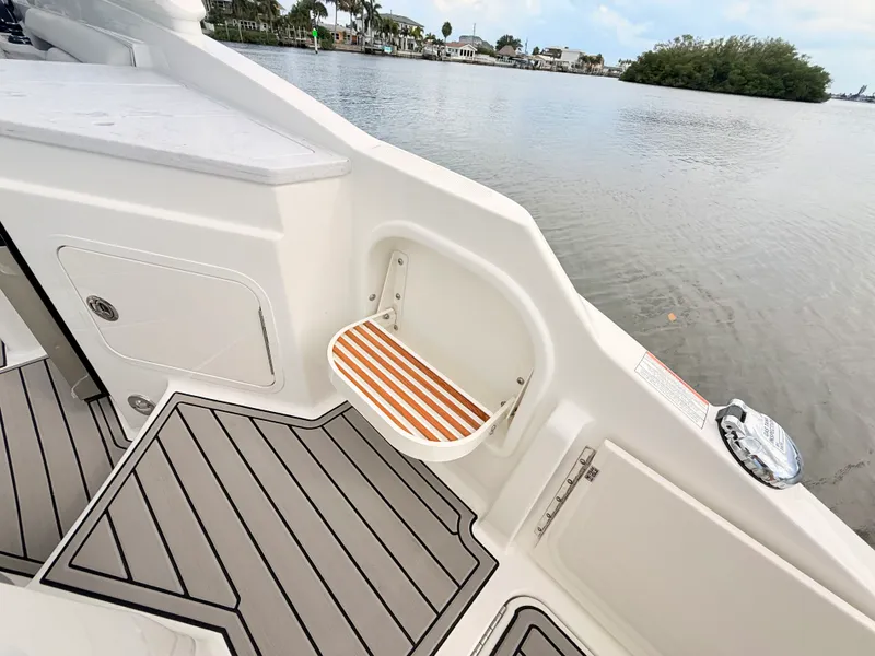 Slide: The Image of Sea Ray SDX 290 Outboard 2027 - 34