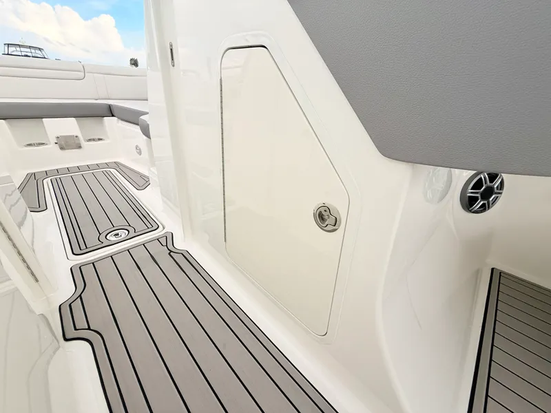 Slide: The Image of Sea Ray SDX 290 Outboard 2027 - 69