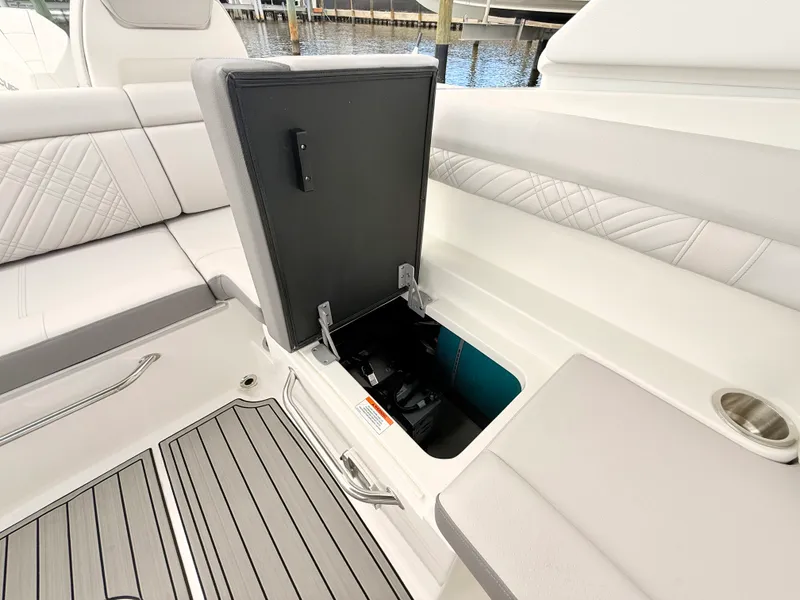 Slide: The Image of Sea Ray SDX 290 Outboard 2027 - 42