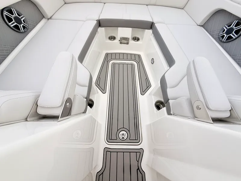 Slide: The Image of Sea Ray SDX 290 Outboard 2027 - 81