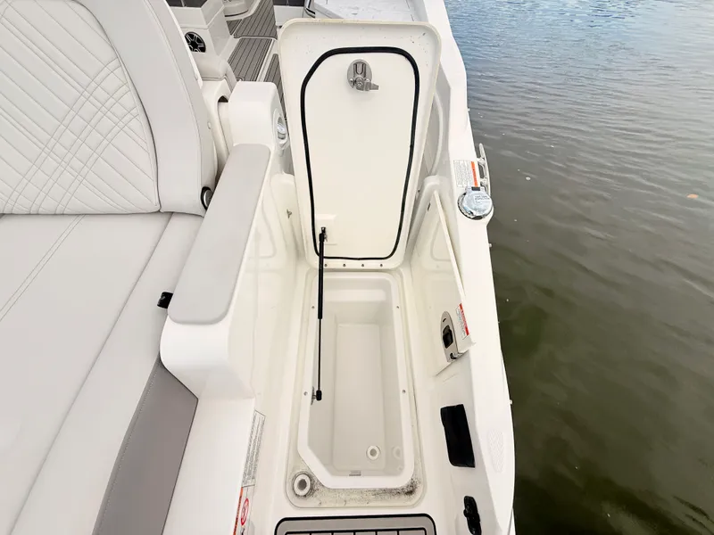 Slide: The Image of Sea Ray SDX 290 Outboard 2027 - 33