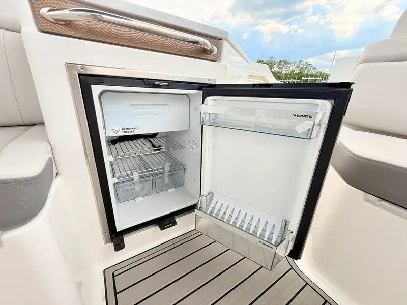 Slide: The Image of Sea Ray SDX 290 Outboard 2027 - 44