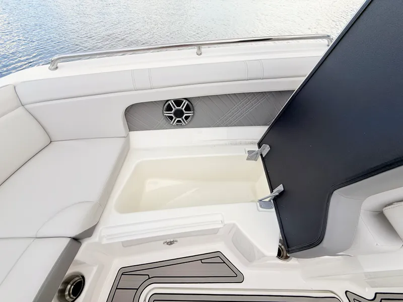 Slide: The Image of Sea Ray SDX 290 Outboard 2027 - 73