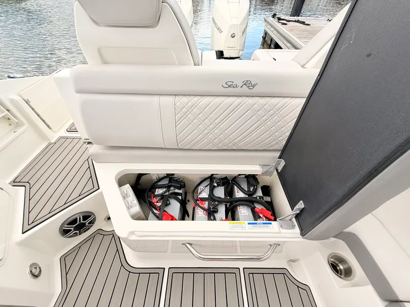 Slide: The Image of Sea Ray SDX 290 Outboard 2027 - 39