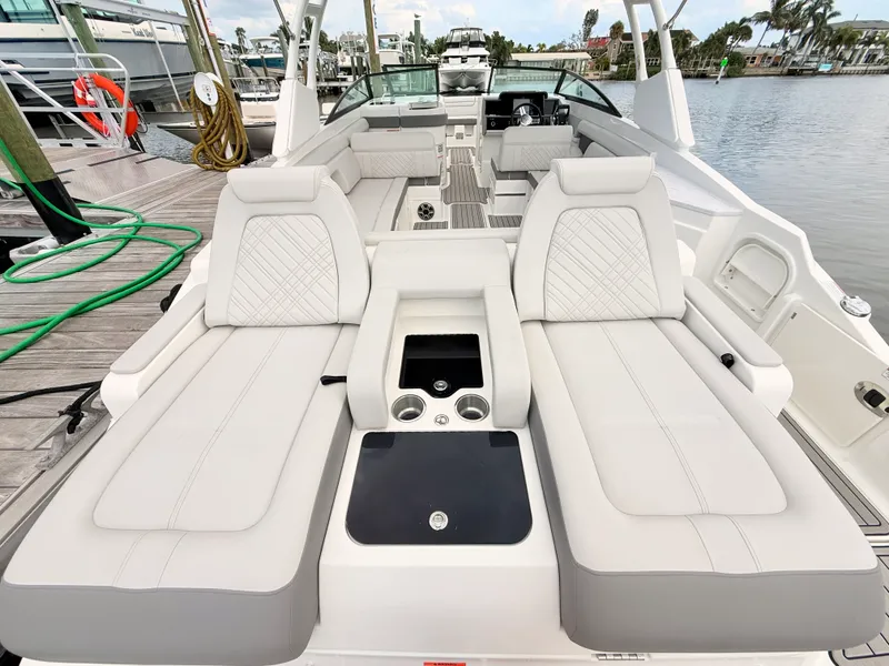 Slide: The Image of Sea Ray SDX 290 Outboard 2027 - 27