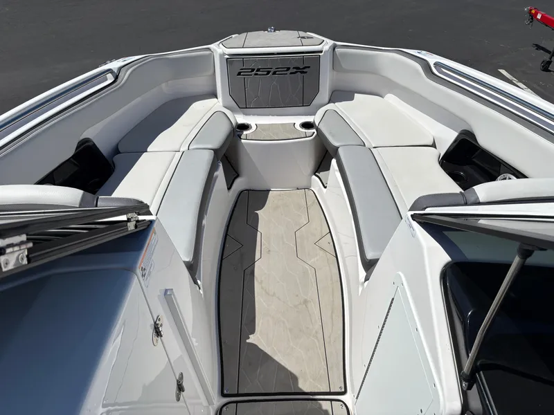 Slide: The Image of Yamaha 252XE 2022 - 4