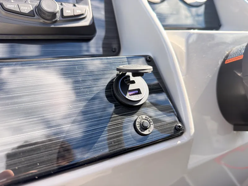Slide: The Image of Sylvan MIRAGE 822 LZ 2027 - 43