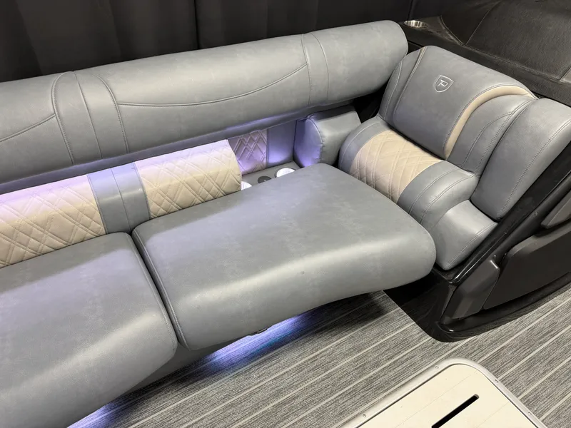 The Image of Premier 270 Intrigue 2024 - 0