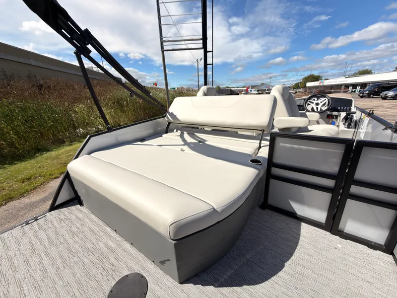 Slide: The Image of Sylvan MIRAGE 820 CLZ DH 2027 - 44