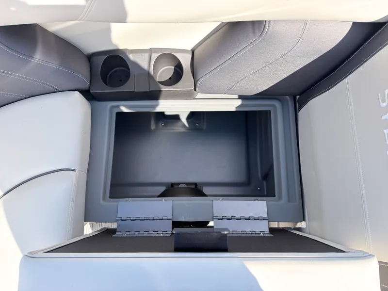 Slide: The Image of Sylvan MIRAGE 820 CLZ DH 2027 - 15