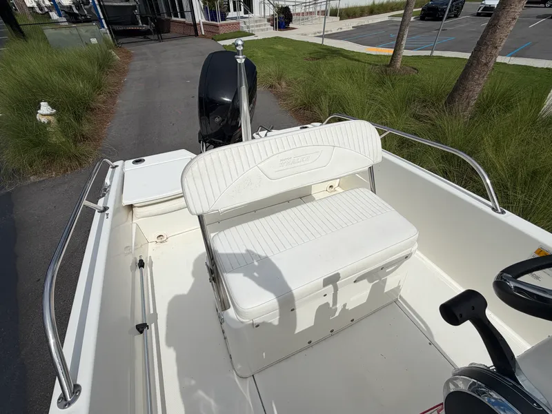 Slide: The Image of Boston Whaler 170 DAUNTLESS 2014 - 8