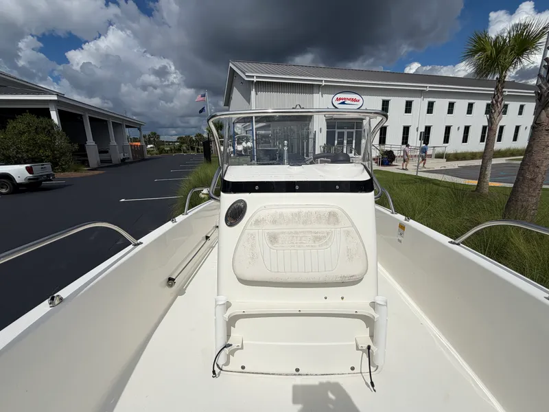 Slide: The Image of Boston Whaler 170 DAUNTLESS 2014 - 16