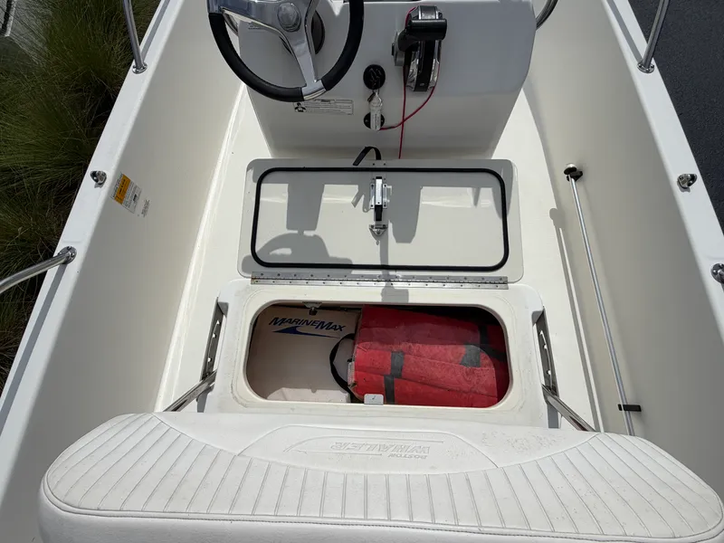 Slide: The Image of Boston Whaler 170 DAUNTLESS 2014 - 14