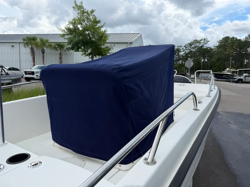 Slide: The Image of Boston Whaler 170 DAUNTLESS 2014 - 5