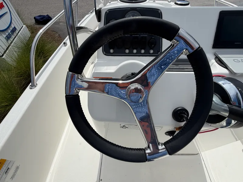 Slide: The Image of Boston Whaler 170 DAUNTLESS 2014 - 10