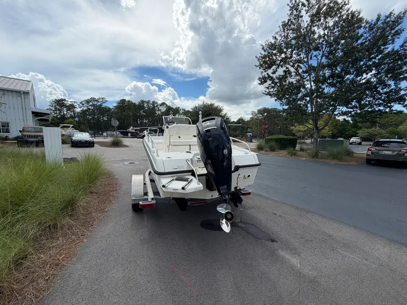 Slide: The Image of Boston Whaler 170 DAUNTLESS 2014 - 4