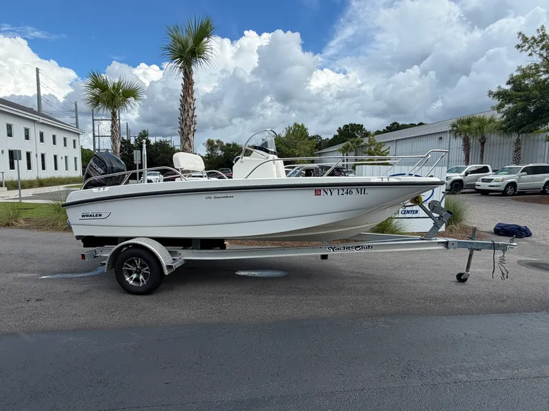 Slide: The Image of Boston Whaler 170 DAUNTLESS 2014 - 0