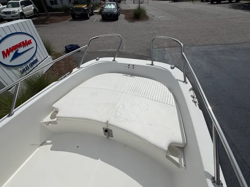 Slide: The Image of Boston Whaler 170 DAUNTLESS 2014 - 15