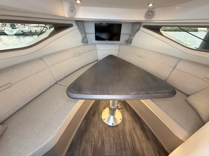 Slide: The Image of Sea Ray Sundancer 320 2026 - 38