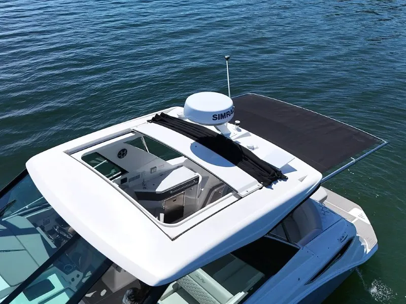 Slide: The Image of Sea Ray Sundancer 320 2026 - 7