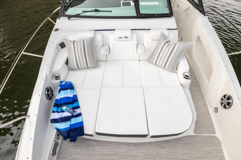Slide: The Image of Sea Ray Sundancer 320 2026 - 8