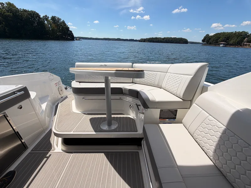 Slide: The Image of Sea Ray Sundancer 320 2026 - 14