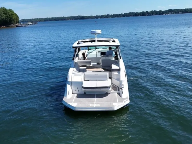 Slide: The Image of Sea Ray Sundancer 320 2026 - 6