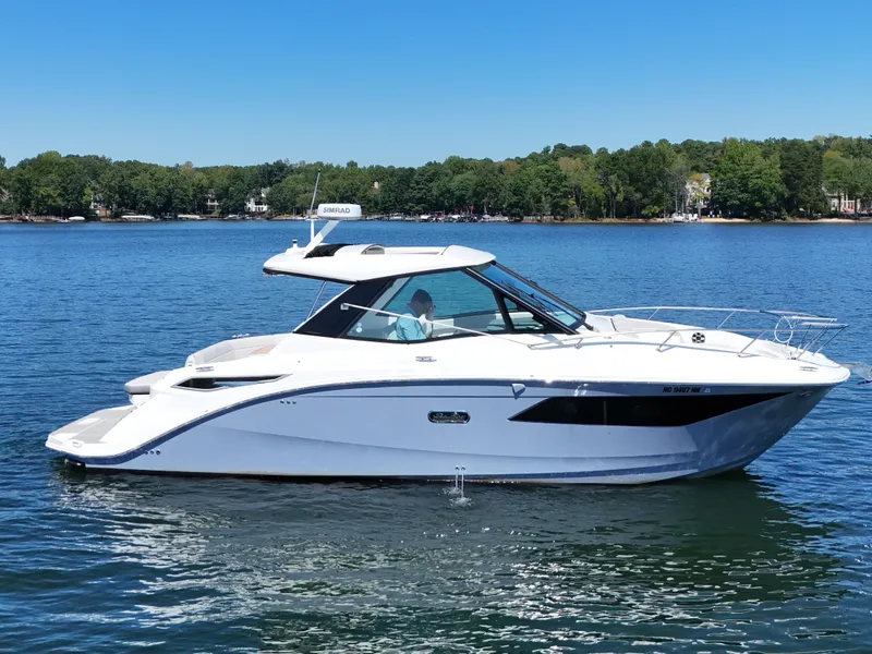Slide: The Image of Sea Ray Sundancer 320 2026 - 1