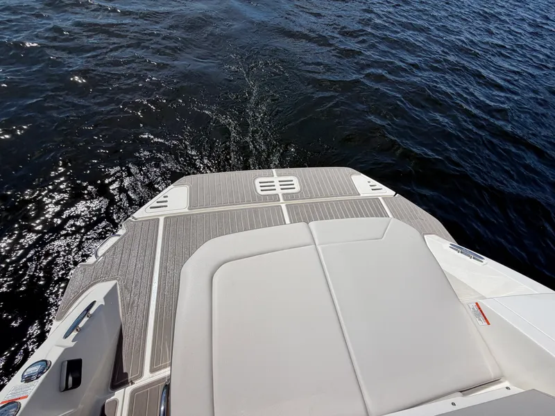 Slide: The Image of Sea Ray Sundancer 320 2026 - 26