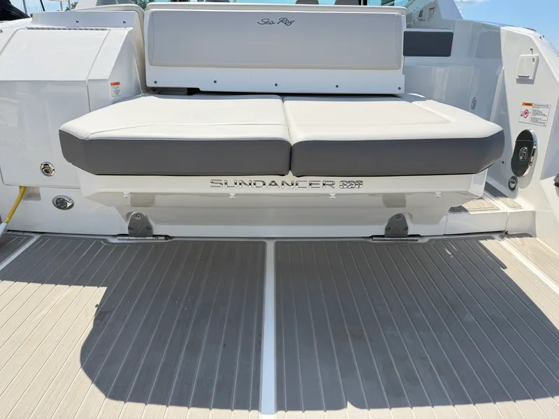 Slide: The Image of Sea Ray Sundancer 320 2026 - 42
