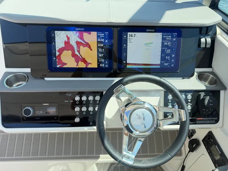 Slide: The Image of Sea Ray Sundancer 320 2026 - 19
