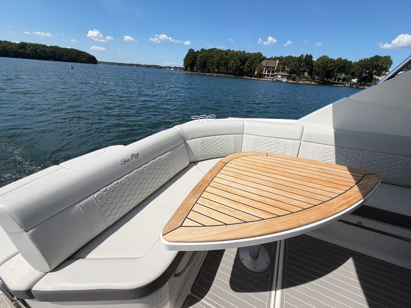 Slide: The Image of Sea Ray Sundancer 320 2026 - 15