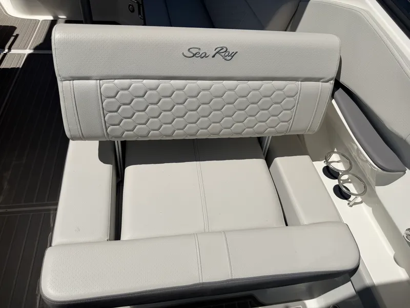 Slide: The Image of Sea Ray Sundancer 320 2026 - 17