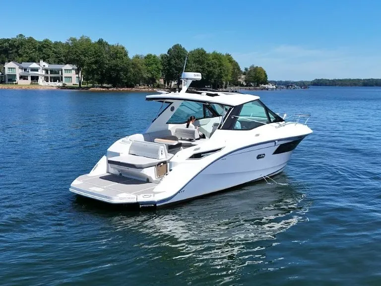 Slide: The Image of Sea Ray Sundancer 320 2026 - 5