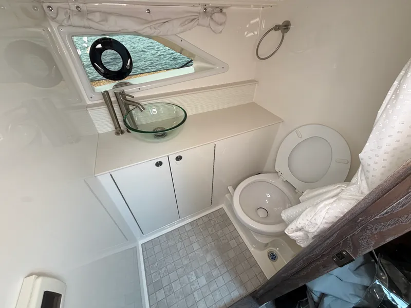 Slide: The Image of Sea Ray Sundancer 320 2026 - 40