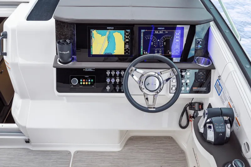 Slide: The Image of Sea Ray Sundancer 320 2026 - 22