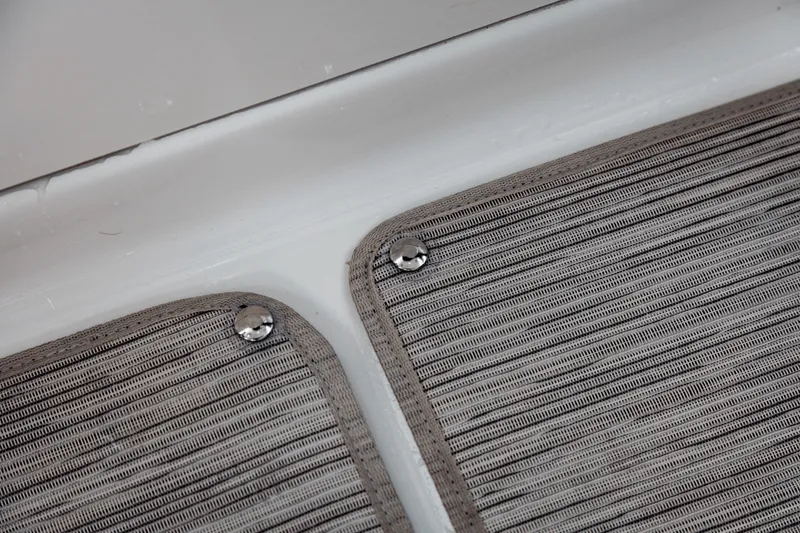 Slide: The Image of Sea Ray Sundancer 320 2026 - 36