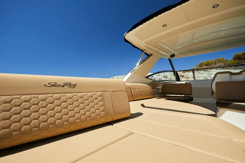 Slide: The Image of Sea Ray Sundancer 320 2026 - 73