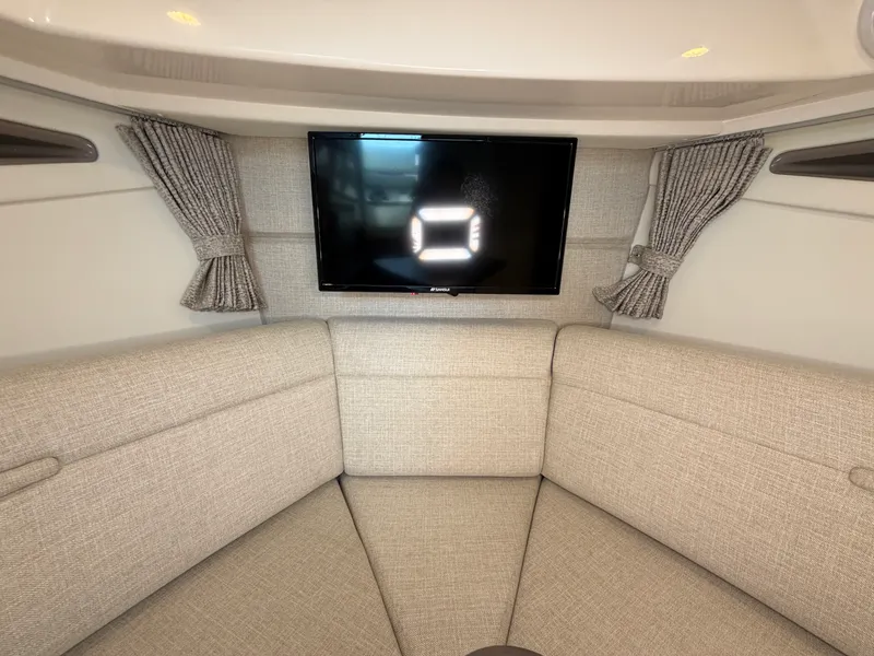 Slide: The Image of Sea Ray Sundancer 320 2026 - 39