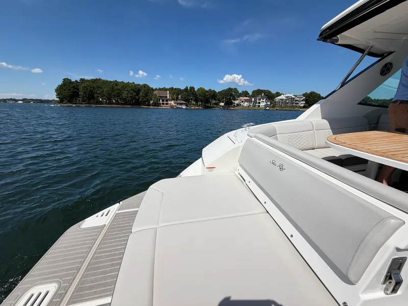 Slide: The Image of Sea Ray Sundancer 320 2026 - 27