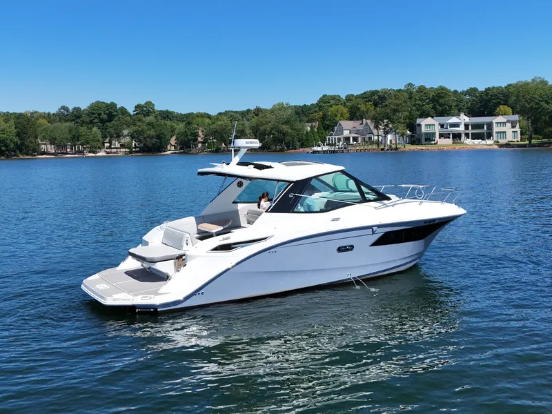 Slide: The Image of Sea Ray Sundancer 320 2026 - 4
