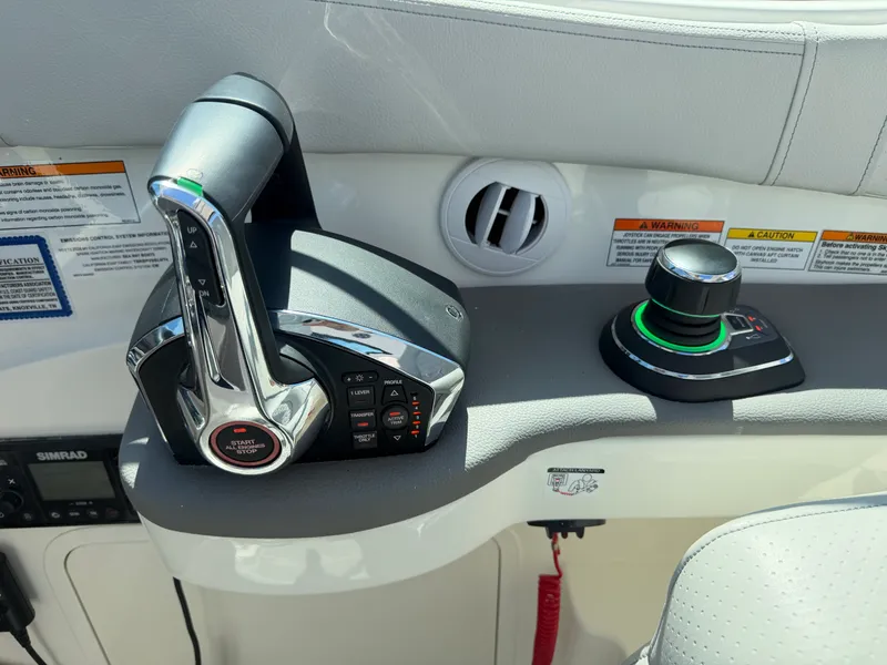 Slide: The Image of Sea Ray Sundancer 320 2026 - 18